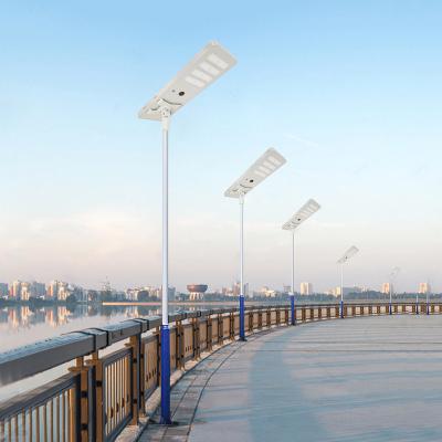 China Tudo em um fabricante solar Round Corner da luz do pátio da rua 3 cabeças 150W 715x350x60mm à venda
