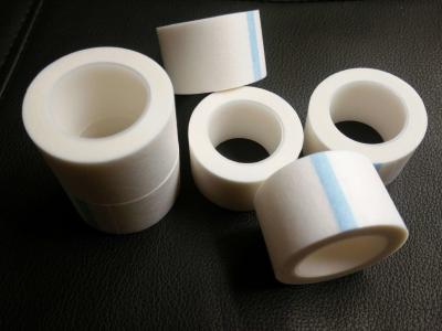 China Plastik-Tin Non Woven Micropore Paper Band des weiße Farb-medizinisches Behandlungs-Band-4m 5m mit Zufuhr zu verkaufen