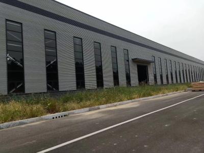 China Robust Prefab Steel Warehouse With Rolling Door à venda