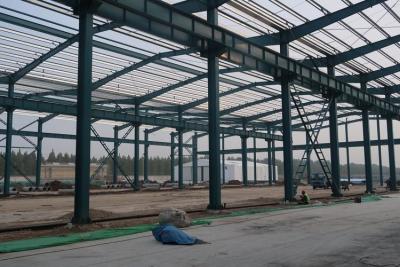 中国 Customized Steel Structure Warehouse With Sloped Roof And Galvanized Steel Gutter 販売のため