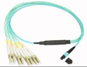 Cina Cavo di toppa di fibra ottica di ETERN MPO QSFP+ al cavo della toppa di SFP+ in vendita