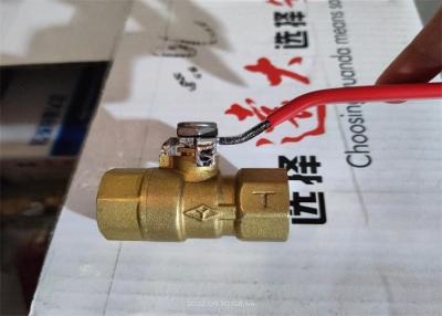 China Vávula de bola roscada sello de PTFE, válvula del agua del latón de la presión de 1,6 Mpa en venta