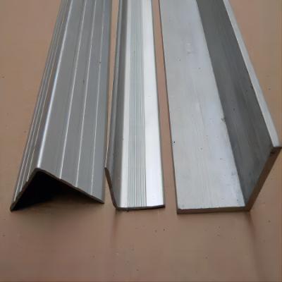 China Anti Corrosion Anodised Aluminium Angles L Shape 6063 40mmx40mm for sale