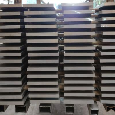 China Beschichtete Dekorations-Aluminiumpulver der flachen Stangen-7075 flache Aluminiumstange 3m zu verkaufen