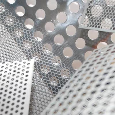 China Zilver Geperforeerd Aluminium Mesh Sheet 0.2x0.8m 1x2m 1x20m Ronde Vierkante Dwarsbladgaten Te koop