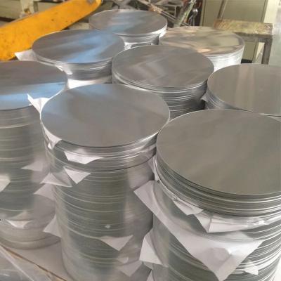 China Disco de aluminio modificado para requisitos particulares 1070 de la talla 5052 5083 alrededor del final del espejo de la forma en venta