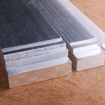 China 7075 T6 Aluminium Flat Bar 8mm 180mm Width Alloy Extrusion Profile Silver Polished Surface en venta