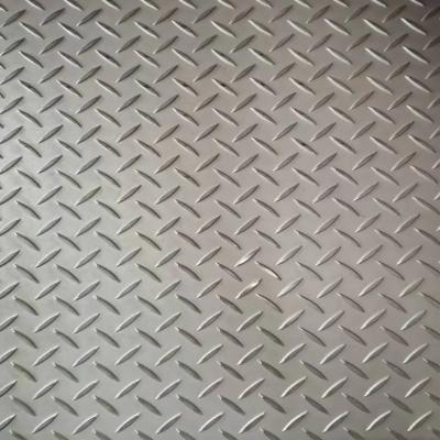Cina Mill Finished Aluminum Checker Plate Sheet 5052 H32 ASTM B209 2mm 4mm Hot Rolled in vendita