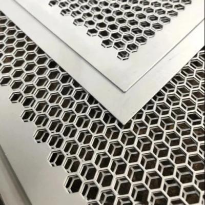 Chine 5052 5083 Plaque d'aluminium perforée Plaque de revêtement perforée Forme du trou peut être personnalisée à vendre