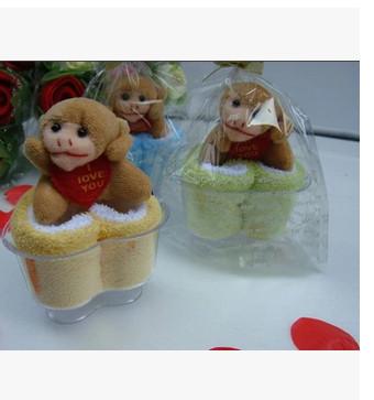 China New creative promotion gift product wedding gift monkey towel with gift box for sale