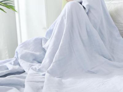 Chine Le nourrisson de Gauze Fabric By The Yard 40S de triple de toucher doux enveloppent des couvertures à vendre