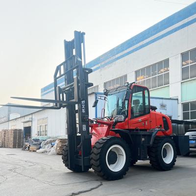 China Red 5000Kg 78Kw Multi Directional Forklift With Diesel Engine à venda