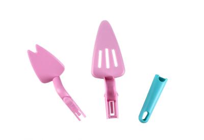 China Colorful Removable Triangle Cake Spatula Mobile Cake Making Tool For Home Baking for sale