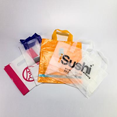 China Milchige starke 0.08mm Gewohnheits-Plastikeinkaufstasche mit gestempelschnittenen Griffen zu verkaufen