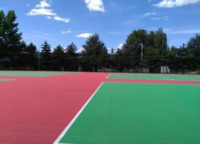 China Nicht Floss-nicht Bogen-Basketball-Bodenbelag im Freien, grüner modularer Basketball-Bodenbelag zu verkaufen
