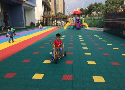 China No Smelly Fire Resistant Colorful Kids Playroom Flooring With Drainage System for sale