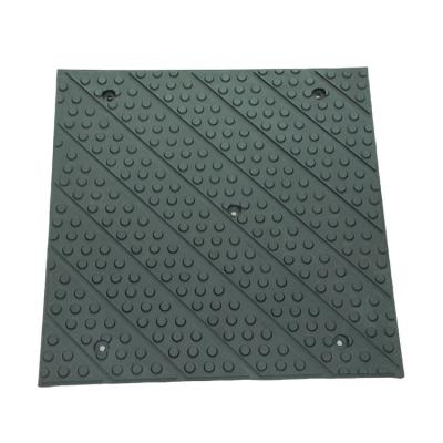 China Racecourse Black Rubber Flooring Mats Use For Channel Rubber Mats 6mm Thick Steel Plate Embedded for sale