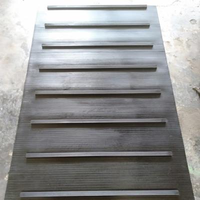 China Anti-Slip Ridging Horse Rubber Ramp Mat Provides Outstanding Traction For Horses for sale