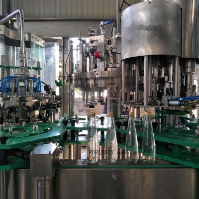 Chine 18000BPH a aéré la machine de remplissage de l'eau de seltz de machine de remplissage de bouteilles de l'eau de seltz à vendre
