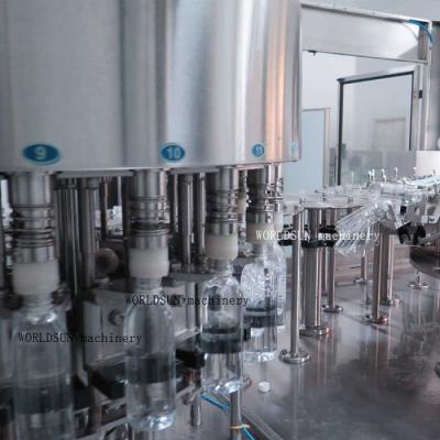 Chine 15000-18000BPH a mis l'acier inoxydable en bouteille de machine de remplissage de boisson de la machine de remplissage de boisson 0.5L à vendre