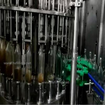 Chine CE de capsulage d'acier inoxydable de machine de bouteille en verre de boisson alcoolisée de remplissage à chaud de chapeau automatique de la machine ROPP à vendre
