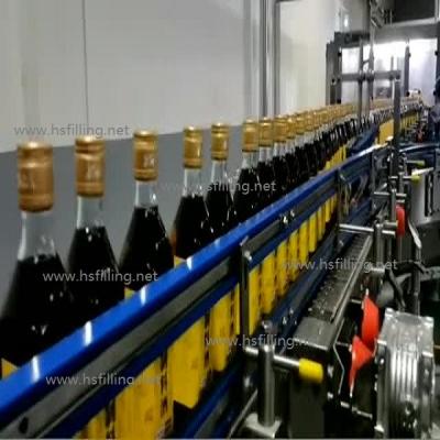 Chine Machine de capsulage potable de remplissage de bouteilles d'alcool de vodka, SS304, CE certifié à vendre