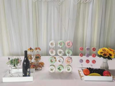 中国 Clear Bagel Holder Acrylic Donut Wall Display Stand for Baby Shower Wedding 販売のため