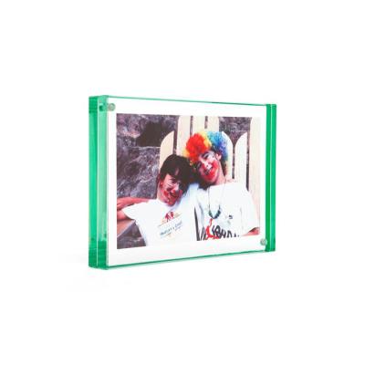 Chine Cadres de boîte acryliques acryliques de l'affichage 5x7 de photo de lucite de perspex à vendre
