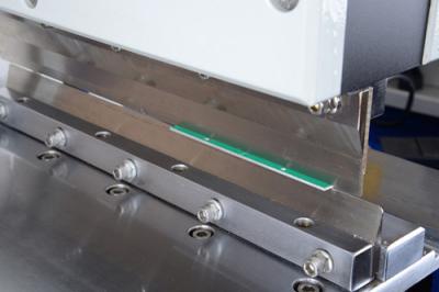 Chine Séparation automatique 400mm de la machine de carte PCB Depaneling de bande de LED/carte PCB à vendre