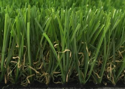 Chine Gazon synthétique d'herbe artificielle extérieure pour épouser la décoration de aménagement à vendre
