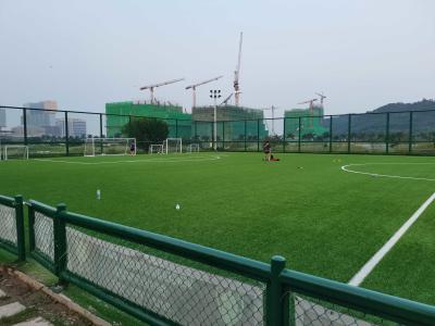中国 卸売のフットボール競技場の価格のために床を張っているフットボールの人工的な草及びスポーツ 販売のため