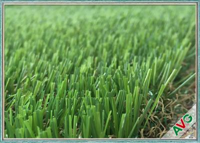 China Césped artificial ambiental del sintético del patio de la guardería de la alfombra de la hierba en venta