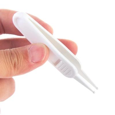中国 Baby Safety Dig Booger Clip Plastic baby Ear Nose Clean Tweezers Safe Forceps Cleaning Supplies Baby Care Infant 販売のため