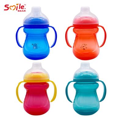中国 Arc Type Infant Sippy Cup Eco Friendly Baby Drinking Cup With Handle 販売のため