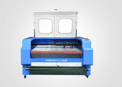 China Selbstfütterungslaser CO2 60000mm/Min Paper Acrylic Wood Textile, der Ausrüstung mit Hochgeschwindigkeitstretenantrieb schneidet zu verkaufen