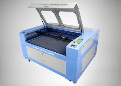 China Dubbele koppen CO2 lasergravure snijmachine voor leer / hout / papier / glas / acryl Te koop