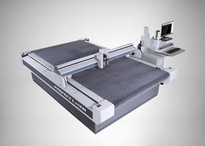 中国 ボール紙の生地の紙の切断のための平台のデジタル クラフト CNC のルーター機械 販売のため