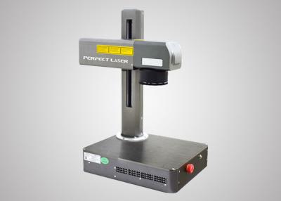 China Máquina de grabado de la marca del laser de la refrigeración por aire para la marca multi del ángulo del PVC del metal en venta