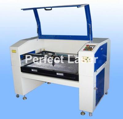 China CCD Auto Recognition CO2 Laser Cutting Machine For Cloth / Shoe / Jeans / Carpet for sale