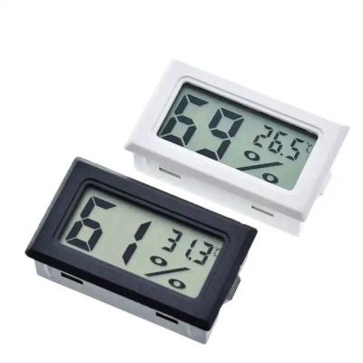 China Indoor Mini LCD Digital Thermo Hygrometer 2 DC 1.5V LR44 button batteries à venda