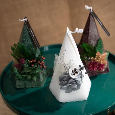 China Romantic Flower Christmas Tree Pyramid Type Cone Pillar Candles With 2pcs Gift Box à venda