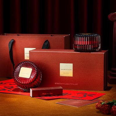 Κίνα 2pcs Luxury Custom Labels Red Soy Scented Candles With Glass Lid Gift Box προς πώληση
