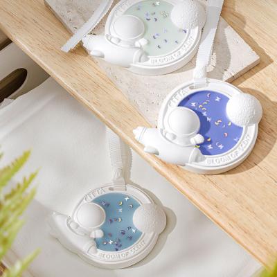 China Space Astronaut Rabbit Moon Custom Scented Flower Soy Wax Tablets à venda