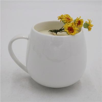 Chine La bougie en céramique de tasse de thé de cire de soja a flairé Matte White Round 6oz à vendre