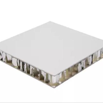 China Los paneles de aluminio de capa del panal del PE PVDF, los paneles de la construcción de panal en venta
