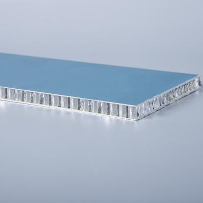 China Los paneles de aluminio del panal del techo 4x8, PE cubrieron los paneles de techo del panal en venta