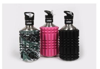 China Fashion Multi-function drinking sports water roller bottle foam roller water bottle en venta