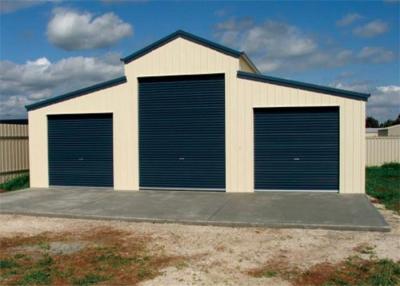 China Anti Seismic Steel Barn Structures Kits With Three Rolling Door Sandwich Panel for sale