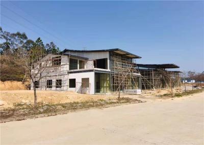China Casa de acero del chalet de la luz del panel de bocadillo del cemento para el edificio residencial en venta