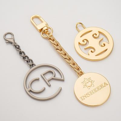 中国 ISO Certified Fashion Design Logo Metal Keychain Bag Accessories with Customized Design 販売のため